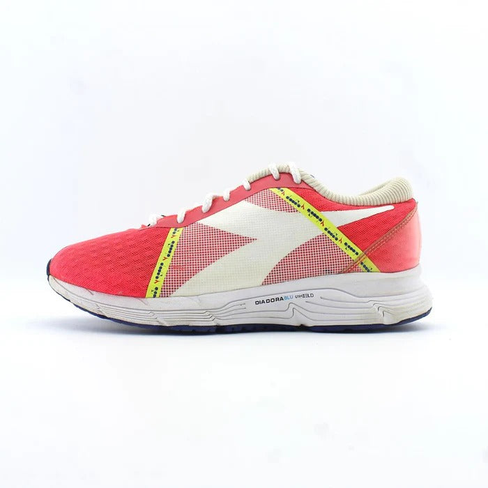 DIADORA MYTHOS ELITE 3